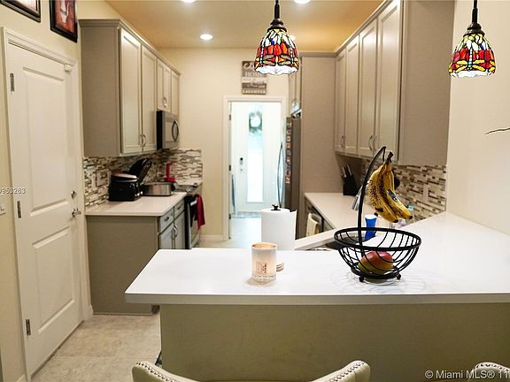 3rd image of 5030 Eucalyptus Dr Unit 2