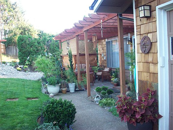 Pergola seating area