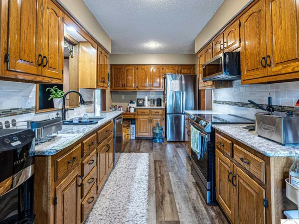 1804 S Nicklaus Dr, Clinton, MO 64735