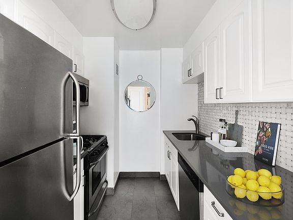 4th image of 300 E 59th St APT 1804