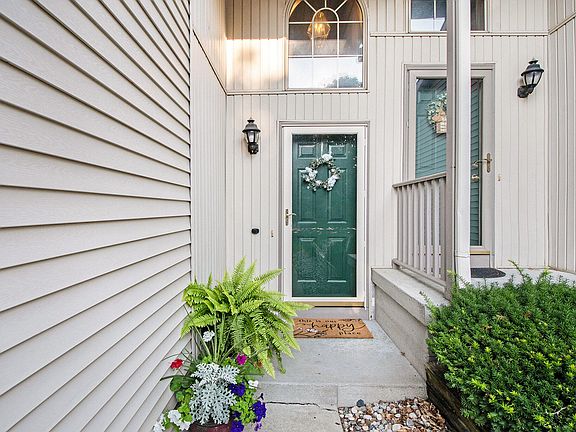3rd image of 2619 W Highland View Cir SE