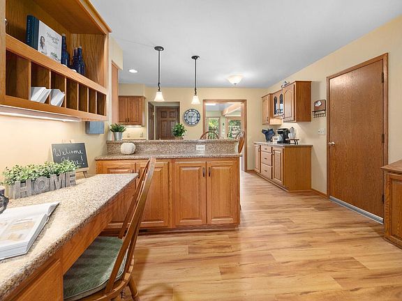 3rd image of 6109 Thornridge LANE