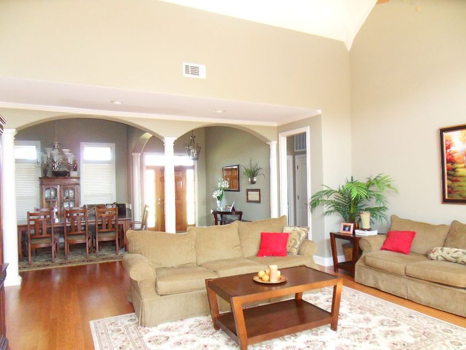 1st image of 279 Windy Oaks Dr