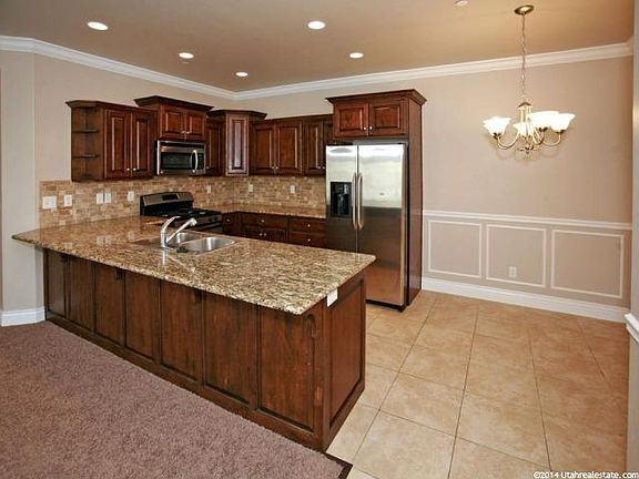4th image of 476 W 200 N APT 306
