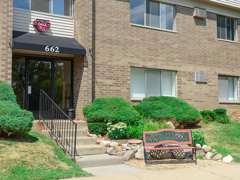 Rochester Square Apartments — Photo 65