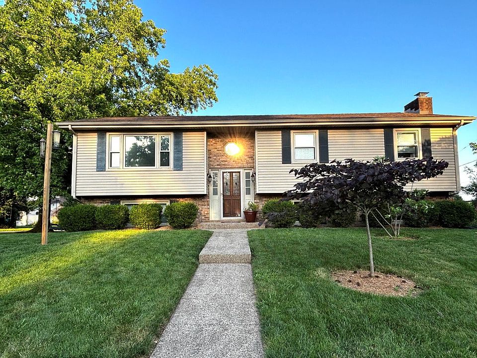 1st image of 4564 Prince Albert Way