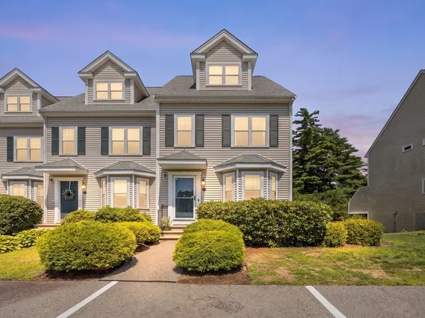 17 Copper Lantern Ln #17, Carver, MA 02330