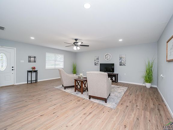 4th image of 203 Shamrock Dr