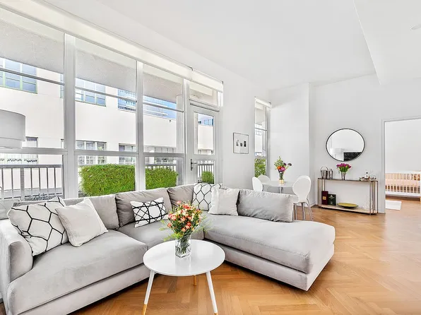 184 Kent Ave APT B606, Brooklyn, NY 11249