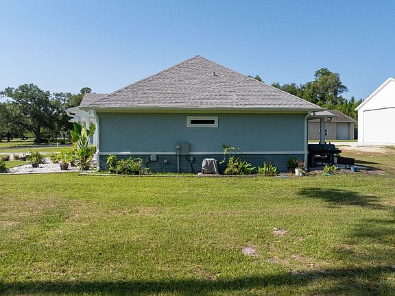 3rd image of 160 SW Orange Blossom Ct