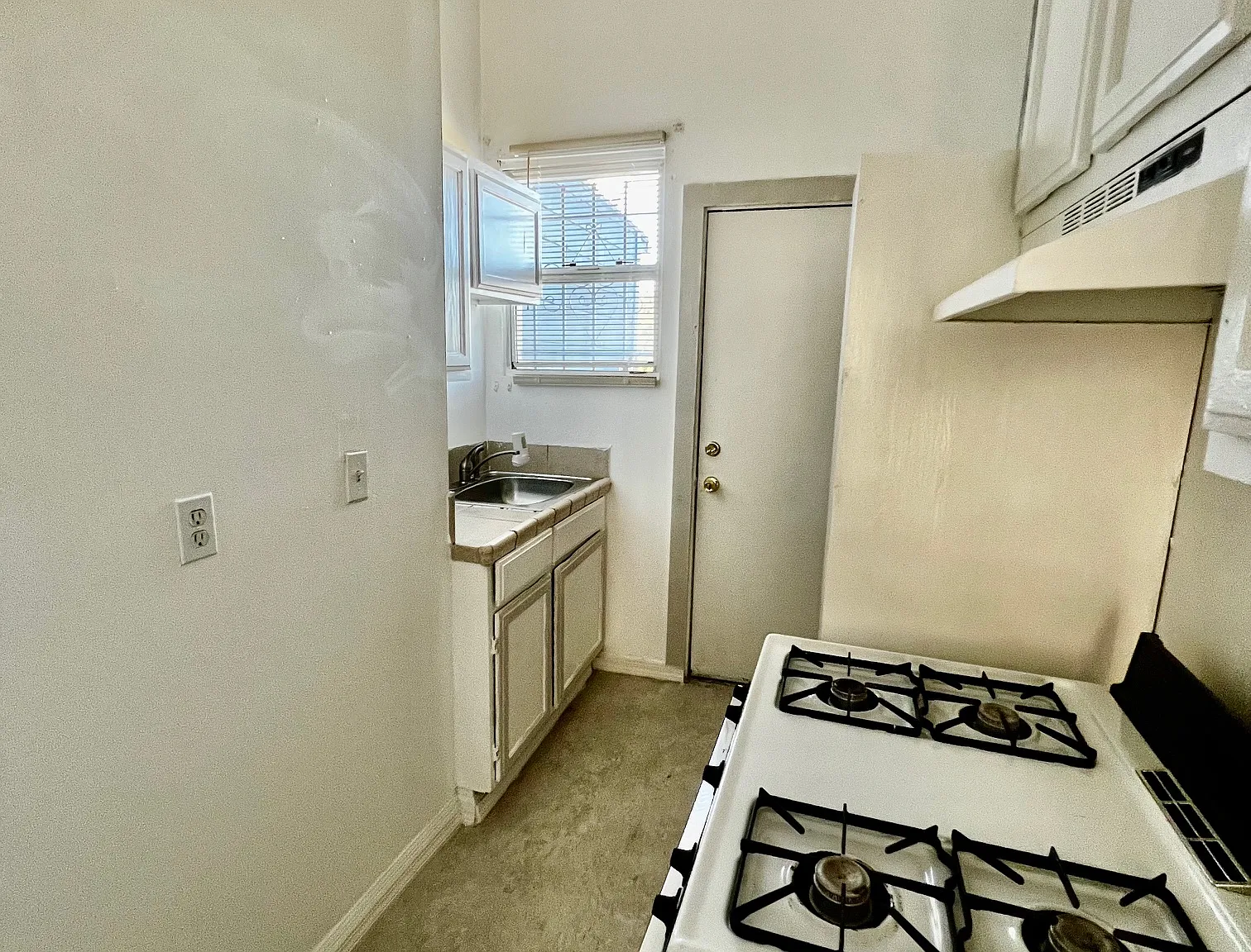 3 bed, $2,100 — Photo 4