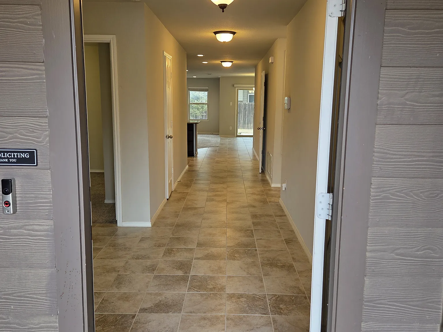 3 bed, 1924 sqft, $2,150 — Photo 2