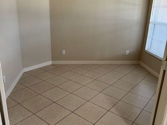 3rd image of 1017 NW 24th Ave