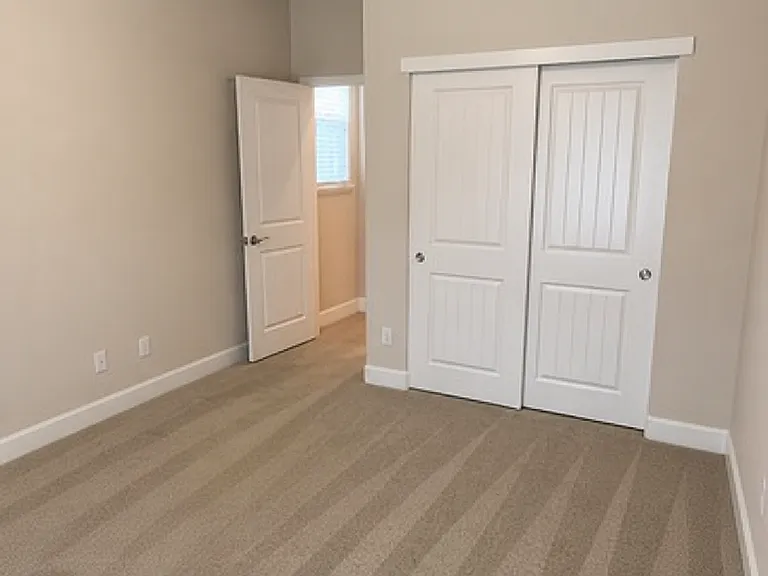 835 Baronial Ln — Photo 10