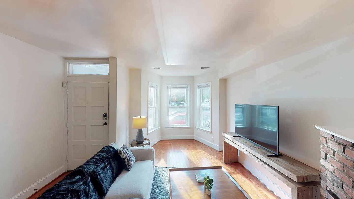 Private Room in Wonderful H Street Corridor Home with Lovely Backyard — Photo 2