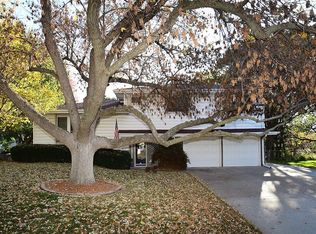 807 Donegal Dr, Papillion, NE 68046