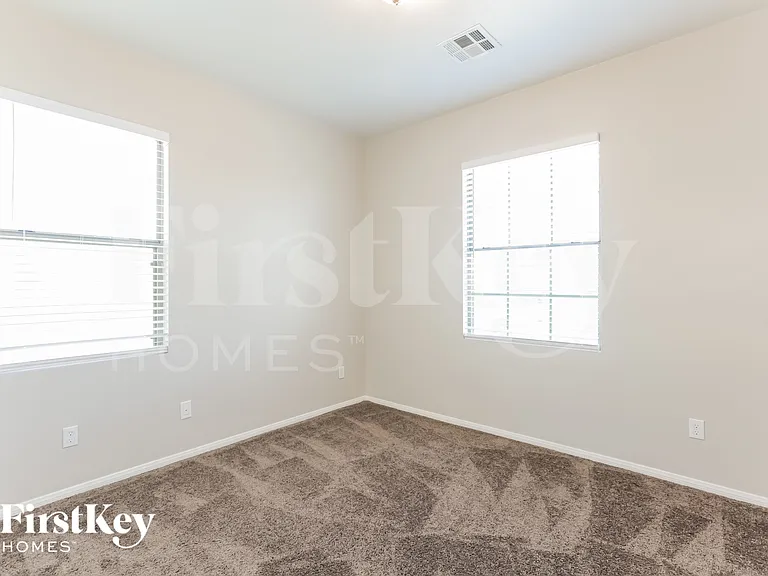 10497 Foggy Glen Ave — Photo 15