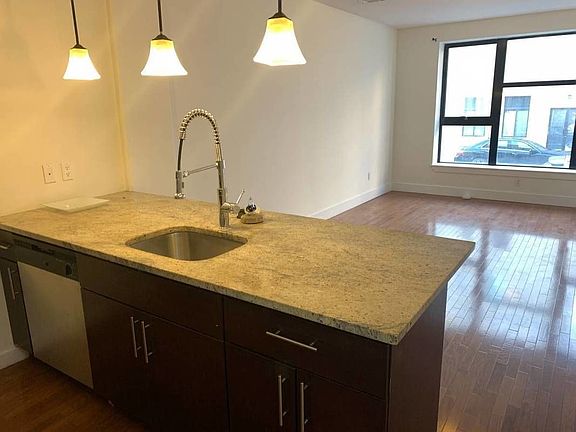4th image of 176 Scholes St #1C