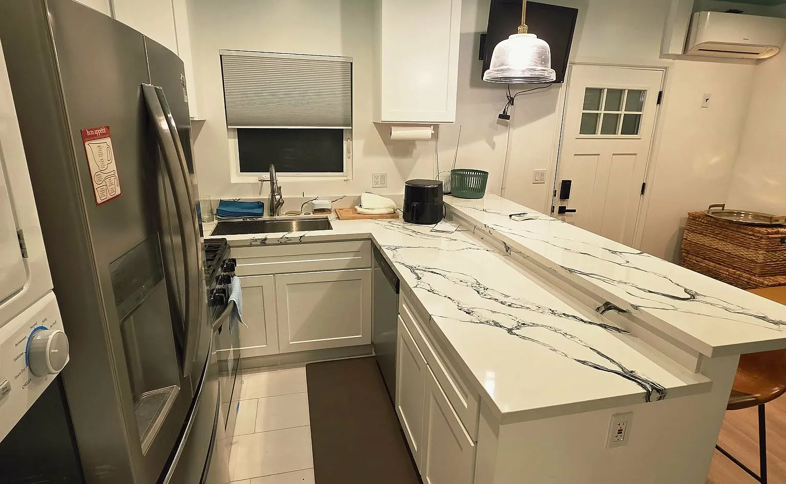 Studio, $2,000 — Photo 2