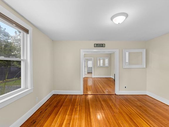 4th image of 7 Peterson Rd