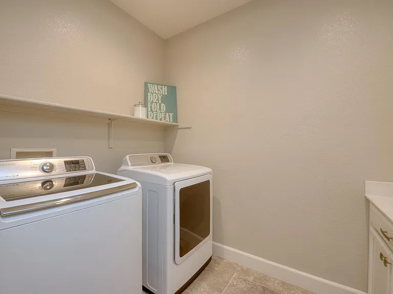Cabernet Ct — Photo 21