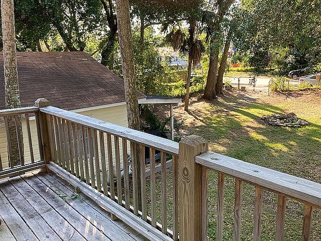 bk yrd from house up bk deck