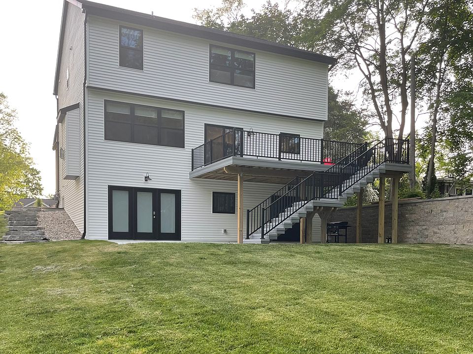 2nd image of 108 School St
