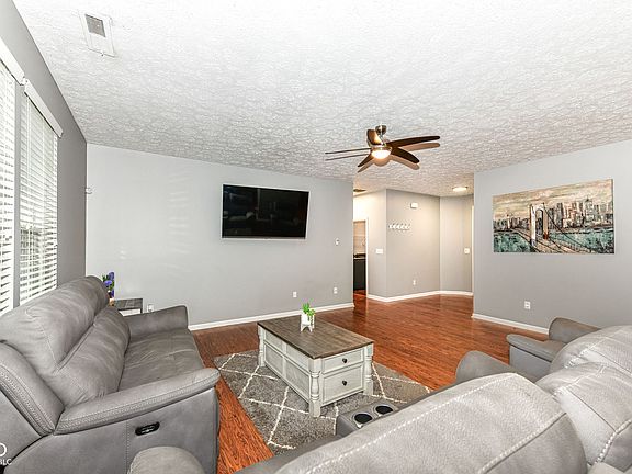 3rd image of 2226 Tucker Dr