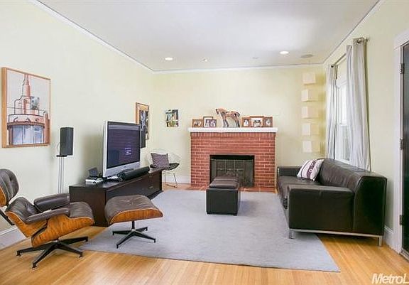 3rd image of 1051 42nd St