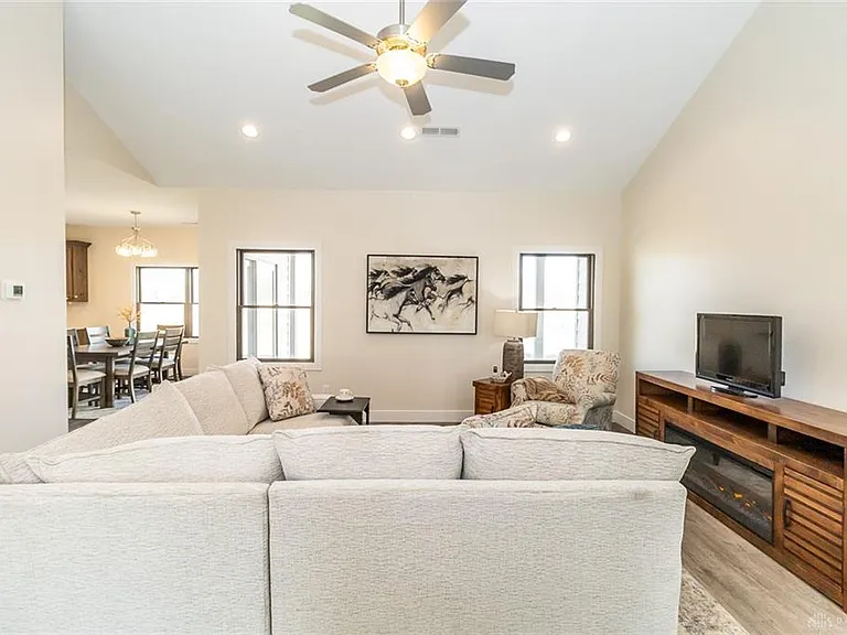 1025 Baker Rd — Photo 7