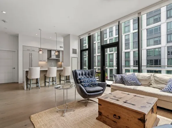 40 Traveler St #Penthouse 806, Boston, MA 02118