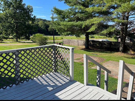 3rd image of 217 Island Ln