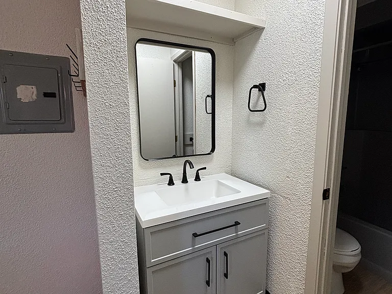 407 Shelden Ave #1 — Photo 6
