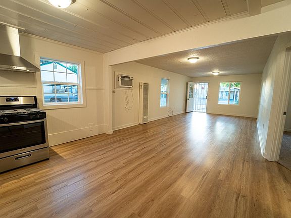 4th image of 1021 Swezy St