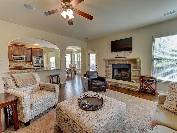 5th image of 416 Dickson Hill Cir