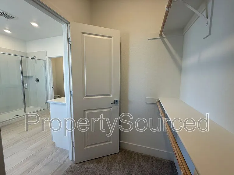 1336 N Martorella Ave — Photo 46