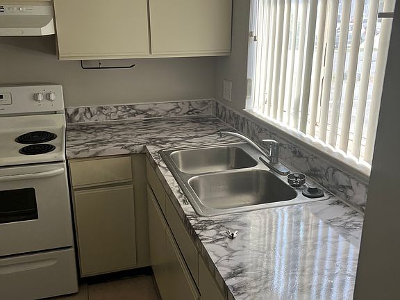 2nd image of 163 Bowie Ln APT F
