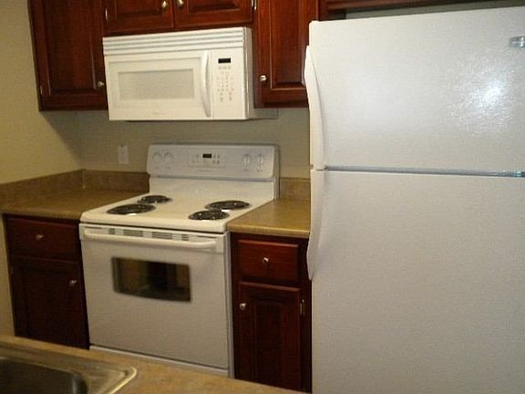 5th image of 110 Claremont Ave