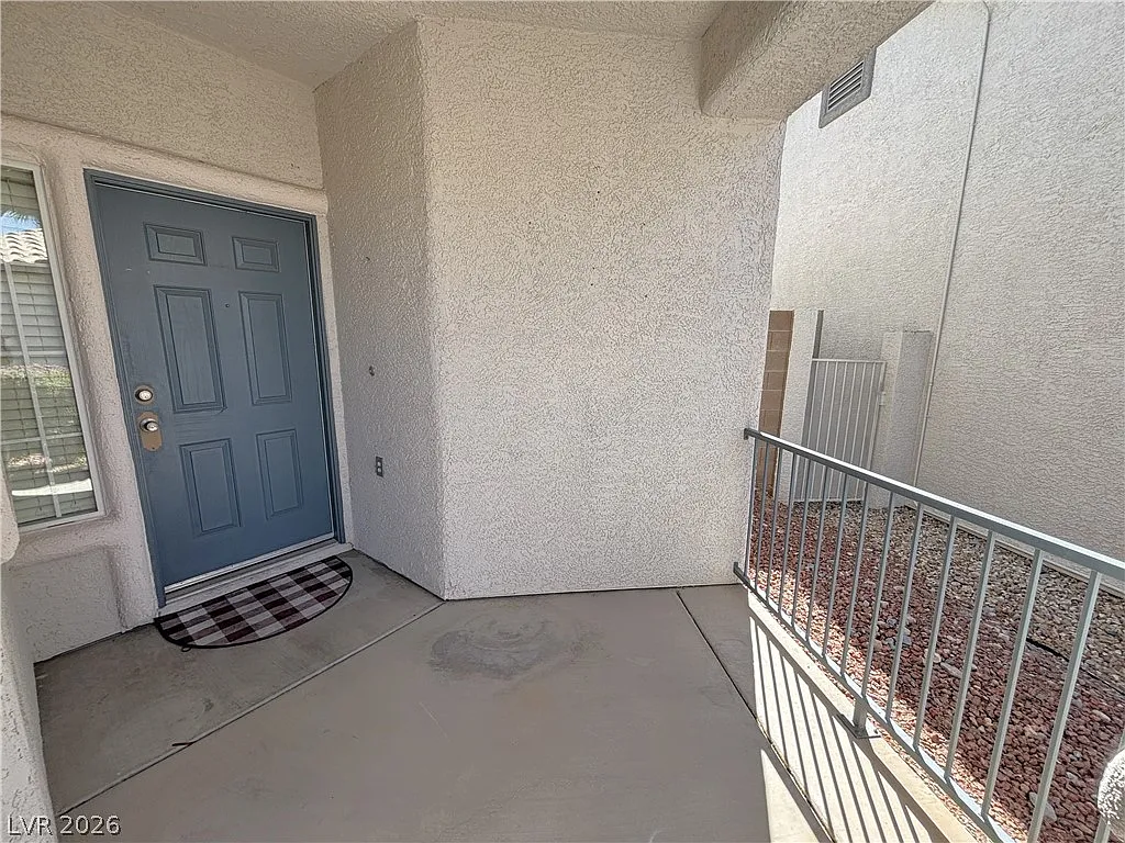 3 bed, 2.0 bath, 1610 sqft, $1,990 — Photo 3