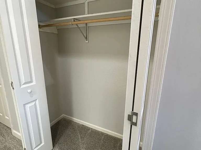 2100 Cherry Hill Dr — Photo 5