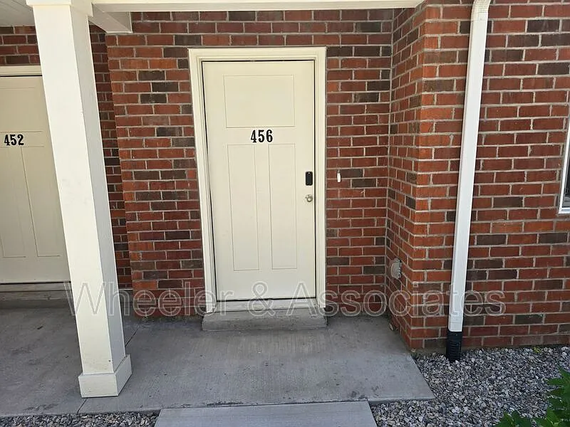 3 bed, 2.5 bath, 1530 sqft, $2,200 — Photo 4