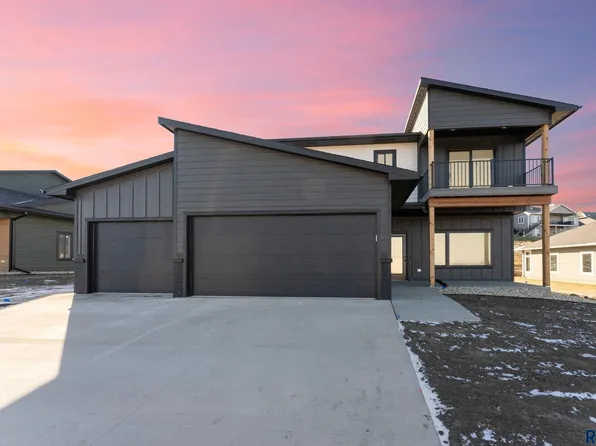 1529 W Burton Dr, Brandon, SD 57005
