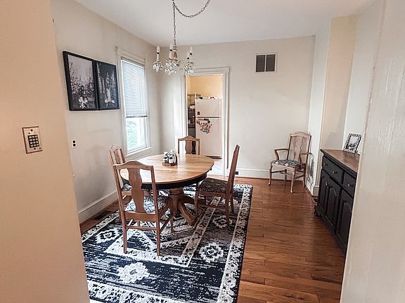 5th image of 513 Howard St