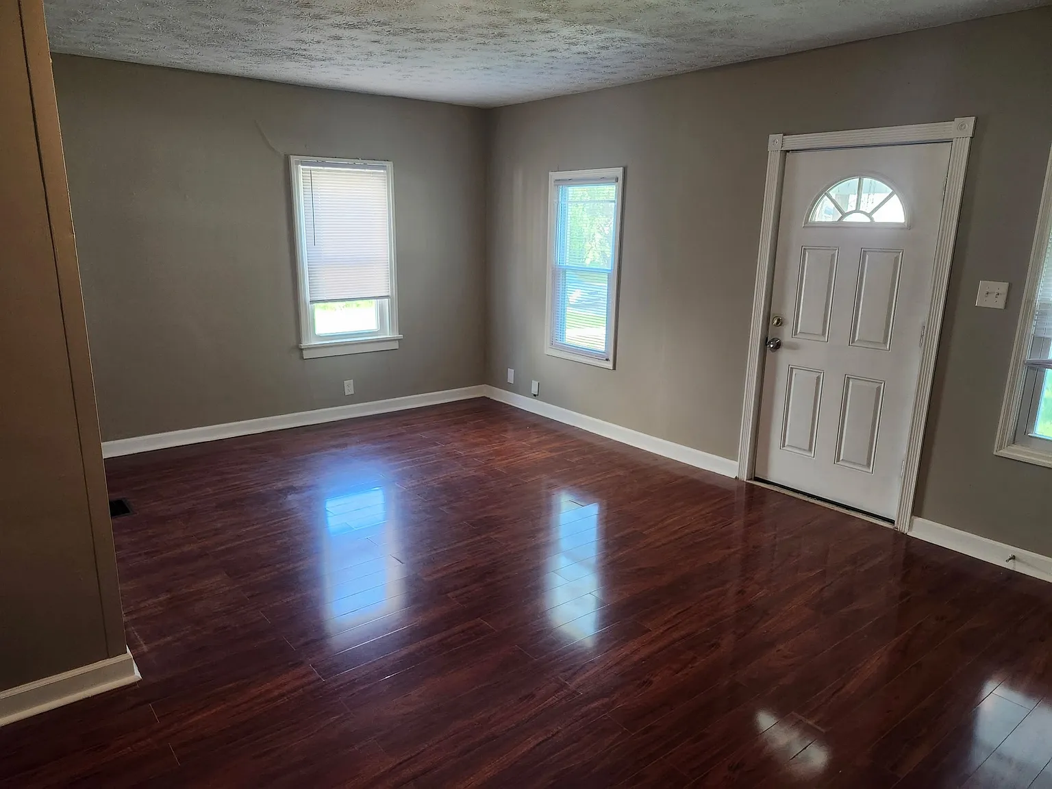 3 bed, 972 sqft, $1,440 — Photo 3