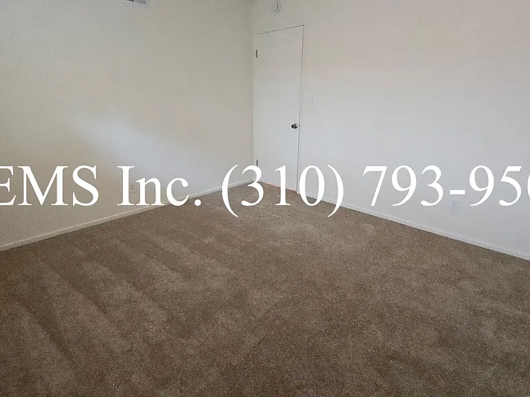15025 Archwood St — Photo 16