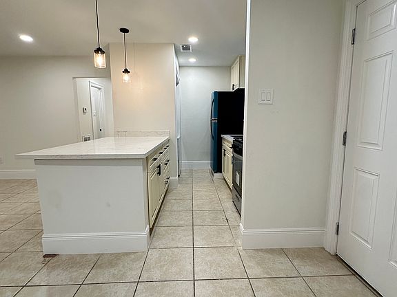 3rd image of 2721 Longwood Dr