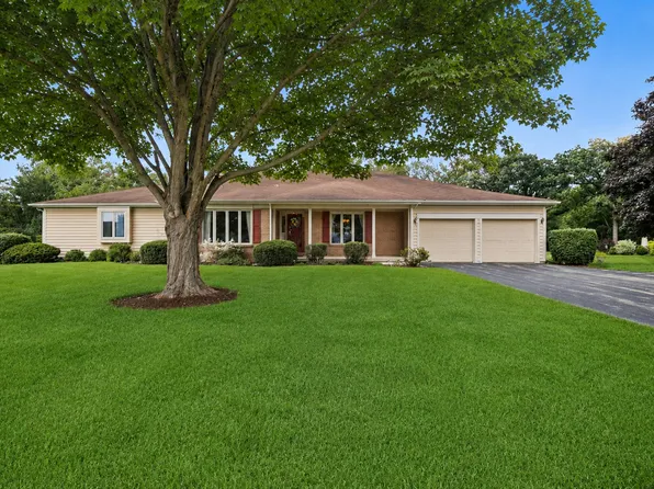 3715 Live Oak Rd, Crystal Lake, IL 60012
