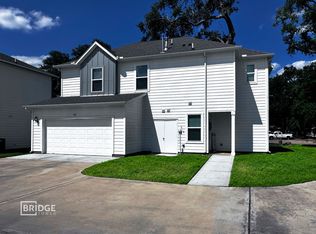 93 Fern Ct, Lake Jackson, TX 77566