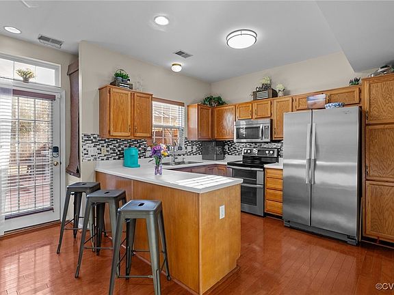 4th image of 2908 Queensland Dr