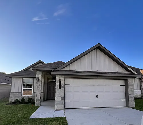 1348 Kingsgate Dr Photo 1
